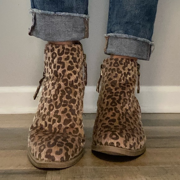 very g leopard booties